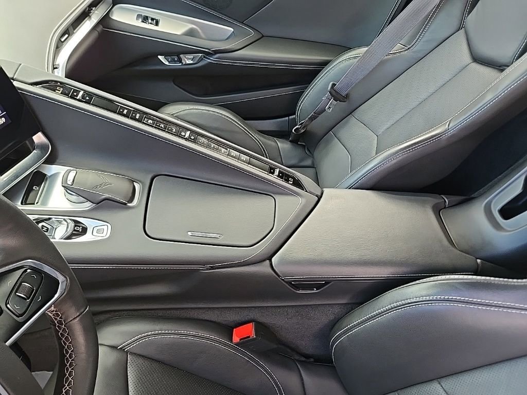 Used 2020 Chevrolet Corvette Stingray Coupe w/ Z51 Performance Package image 35