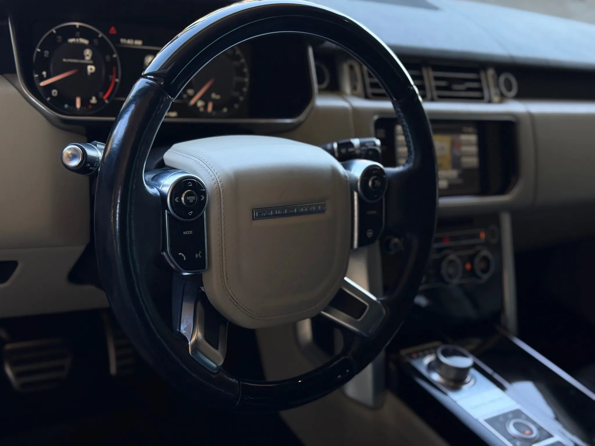 Used 2014 Land Rover Range Rover Supercharged image 22