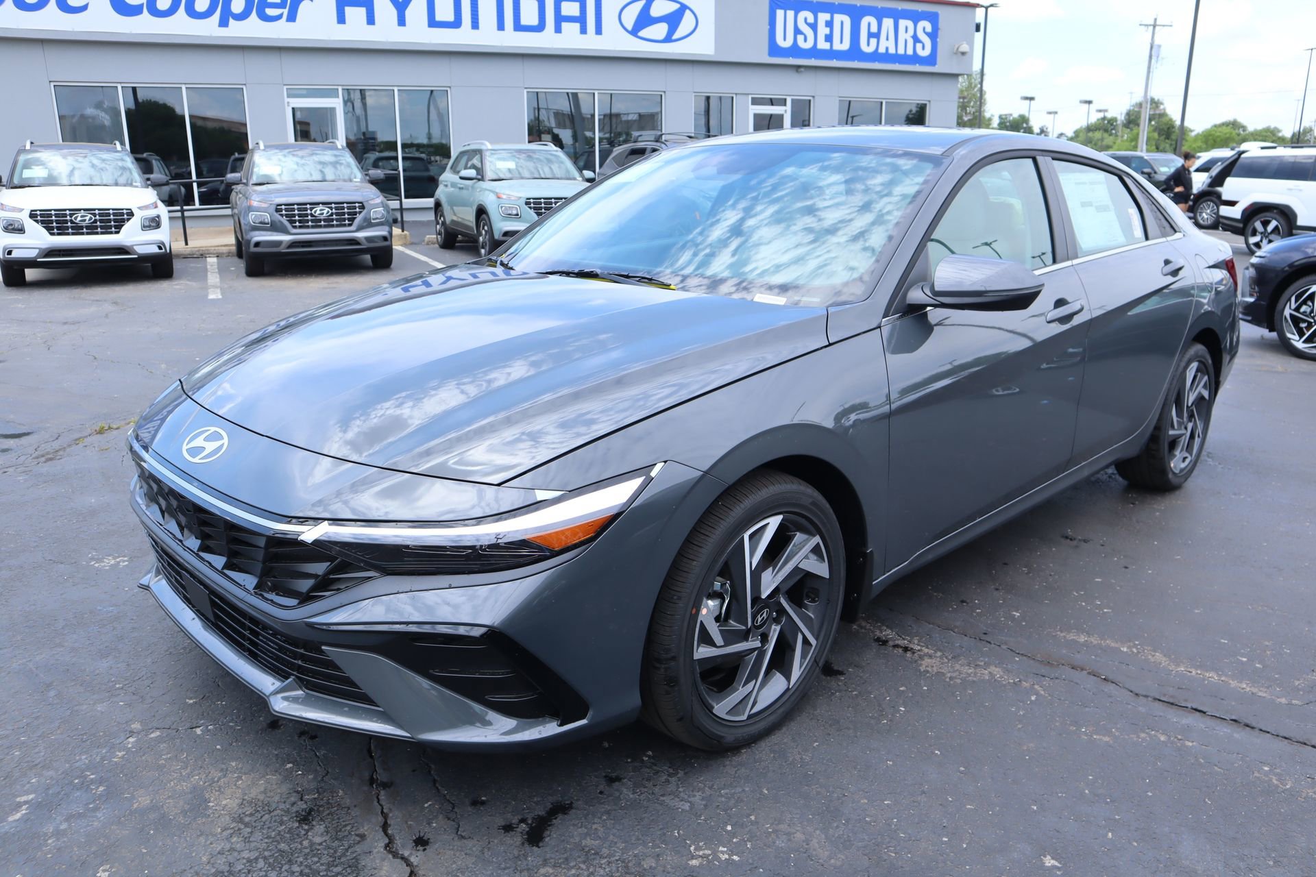 New 2026 Hyundai Elantra Limited FWD image 11
