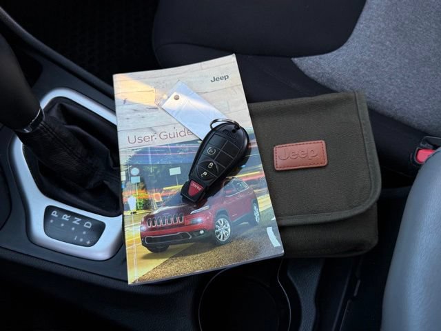 Used 2014 Jeep Cherokee Latitude w/ Cold Weather Group FWD image 4