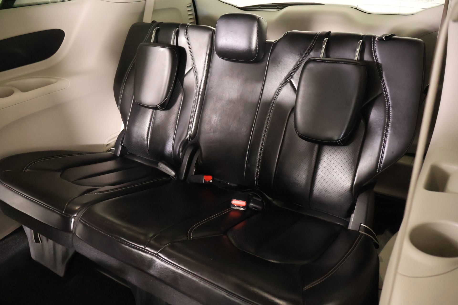 Used 2023 Chrysler Pacifica Touring-L FWD image 13