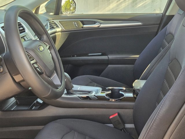 Used 2015 Ford Fusion SE image 18