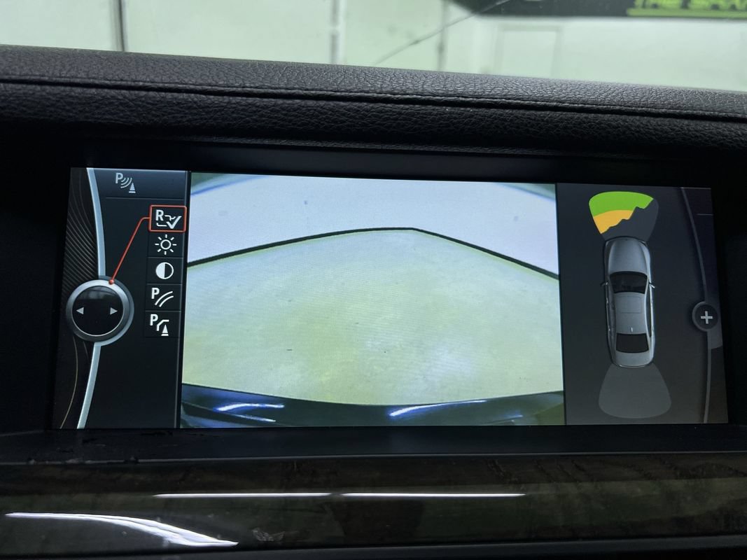 Used 2012 BMW 750i RWD image 21