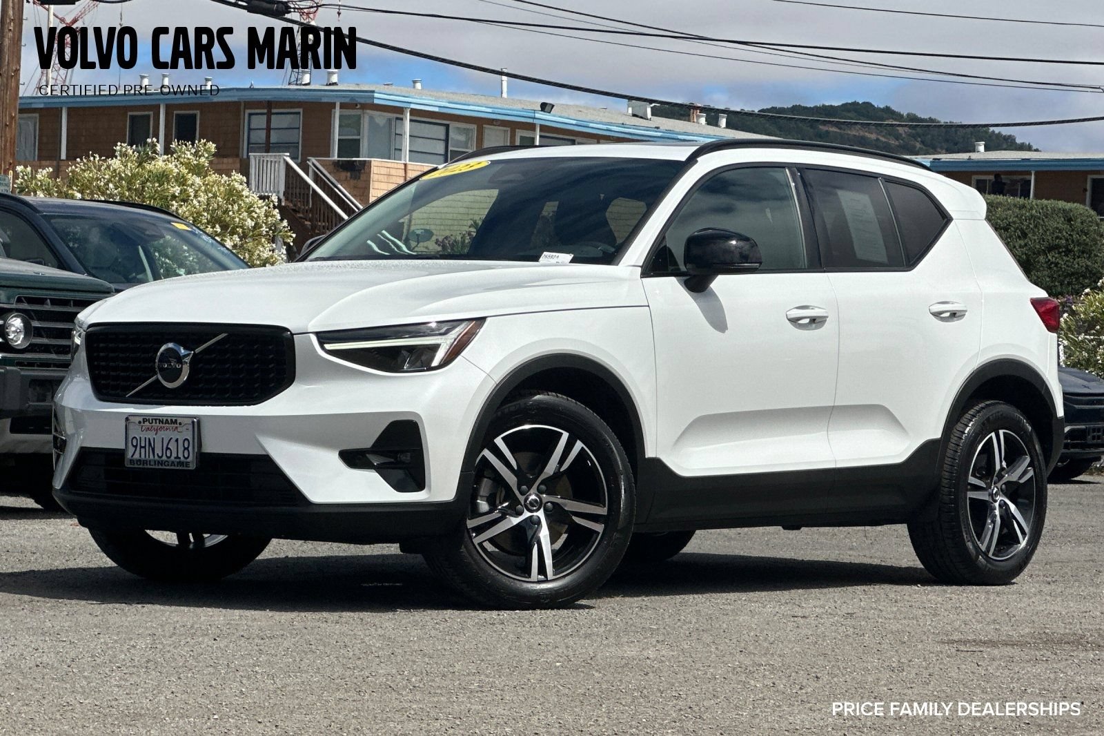 Certified 2023 Volvo XC40 B4 Plus FWD image 1