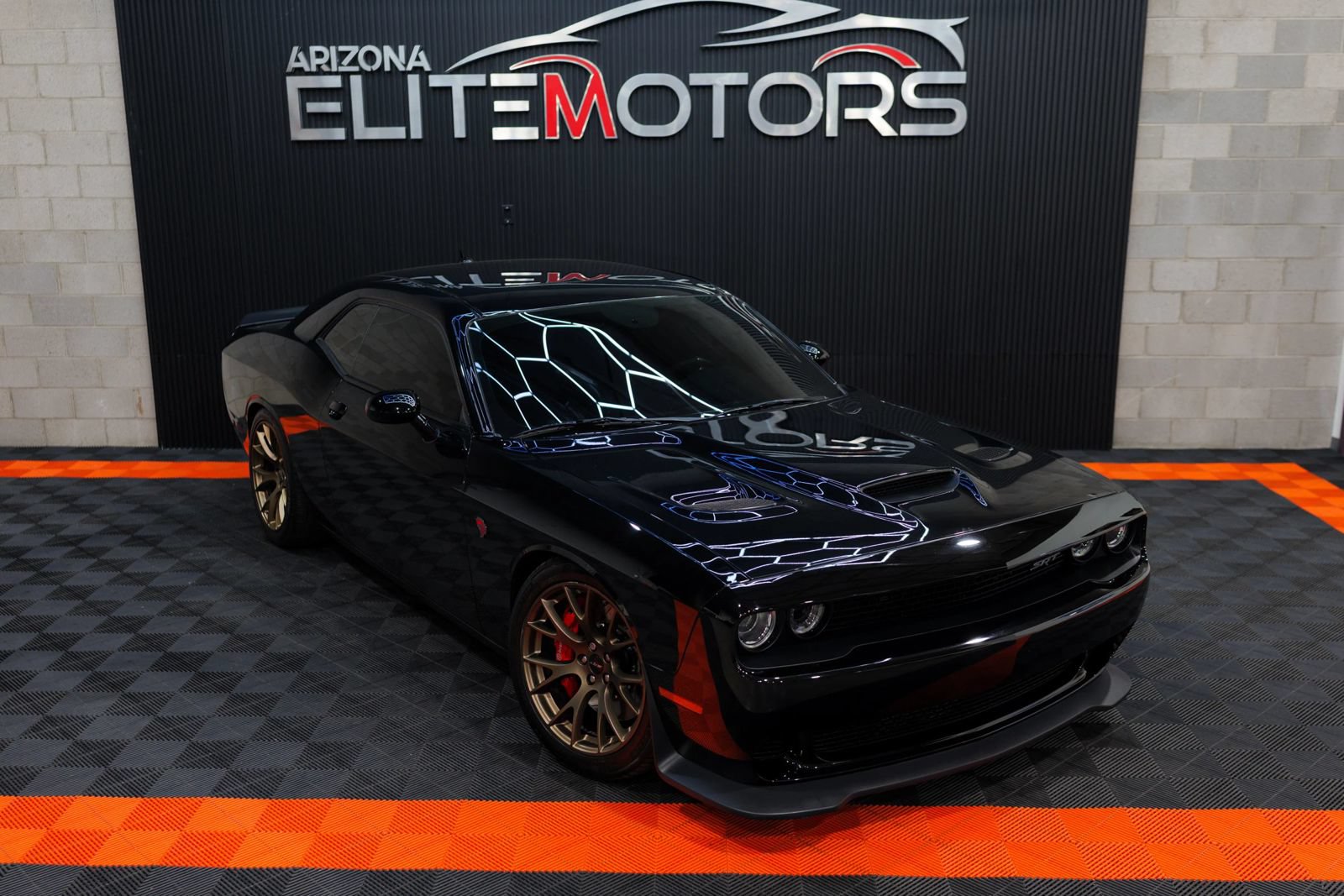 Used 2016 Dodge Challenger SRT Hellcat RWD image 4