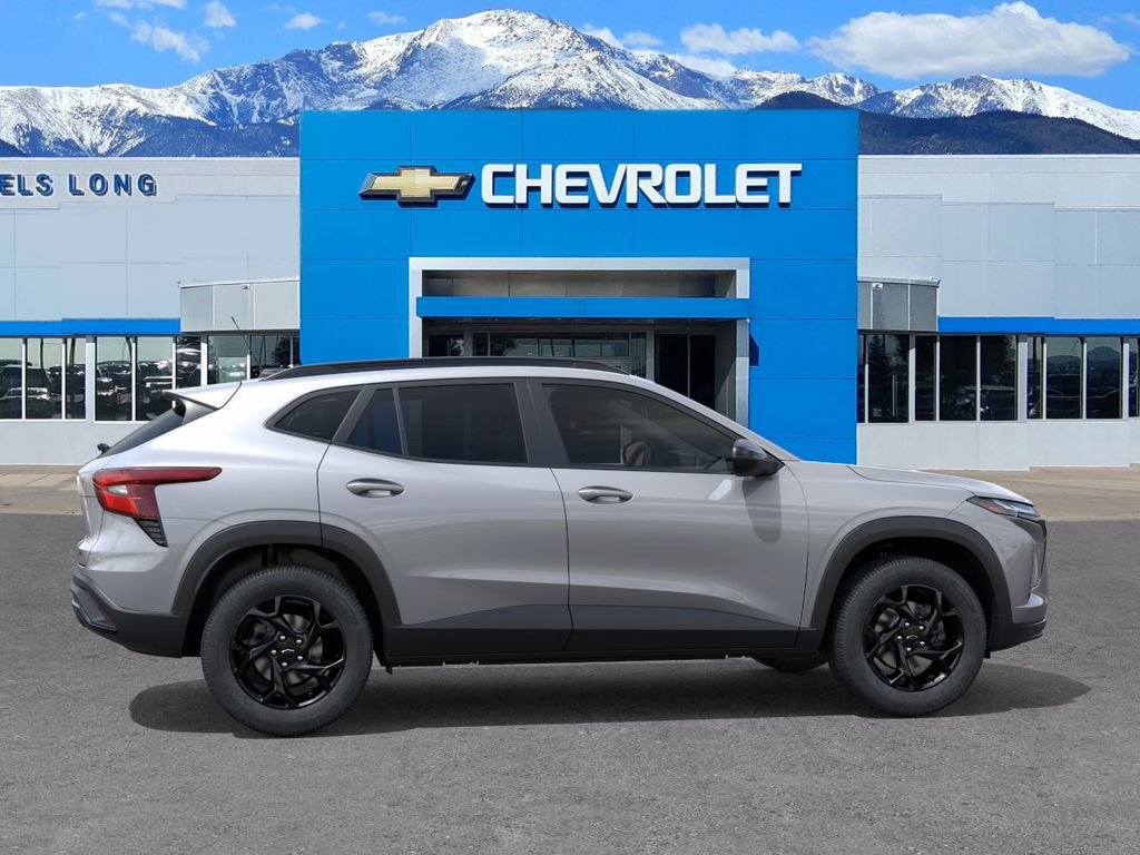 New 2026 Chevrolet Trax LT w/ Midnight Edition FWD image 5