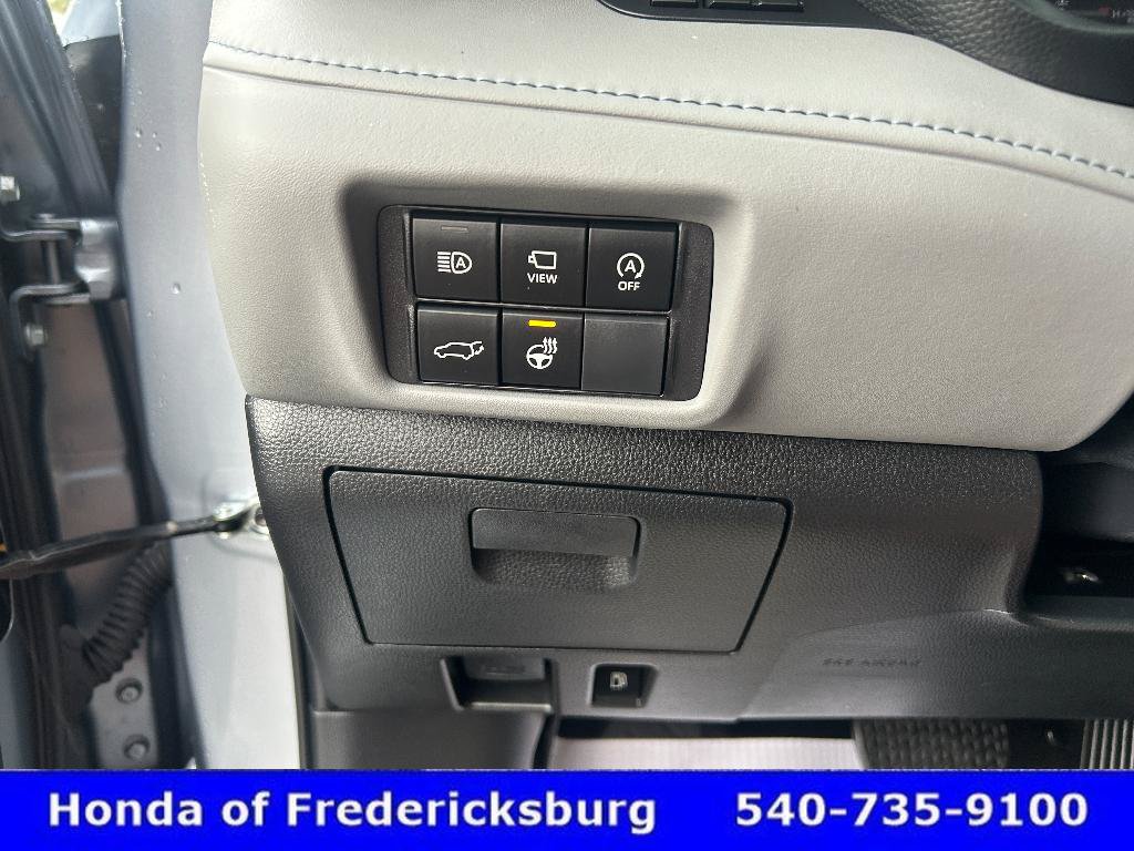 Used 2024 Toyota Highlander Limited AWD/4WD image 25