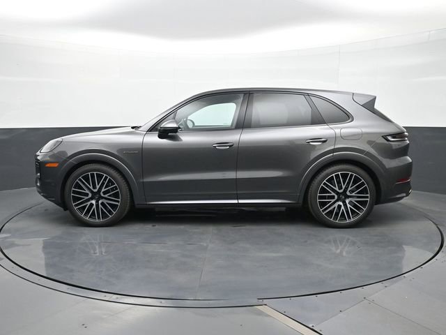New 2025 Porsche Cayenne Turbo image 2