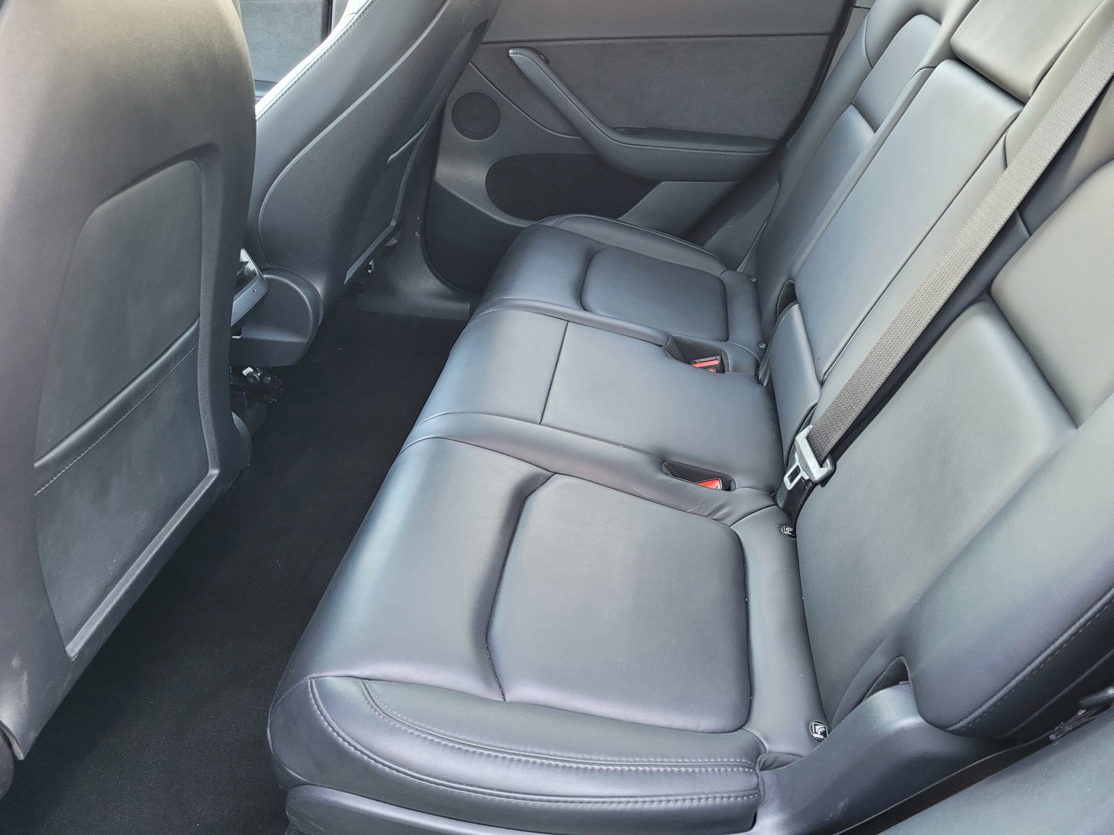 Used 2022 Tesla Model Y Long Range image 10