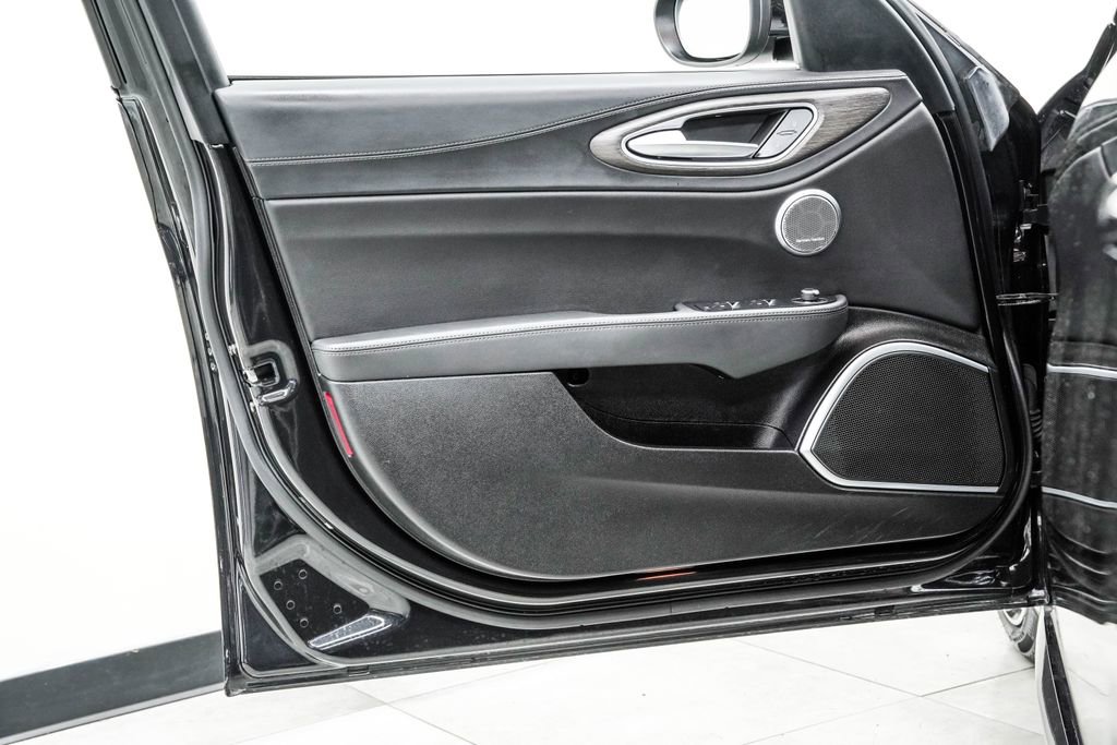 Used 2023 Alfa Romeo Giulia Ti image 41