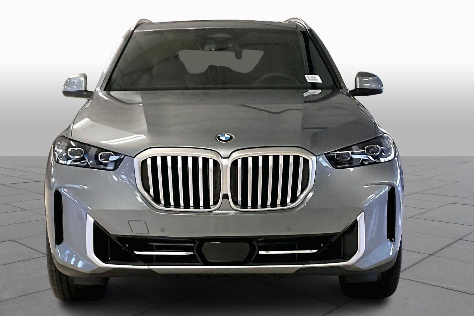 New 2026 BMW X5 xDrive40i w/ Premium Package image 3