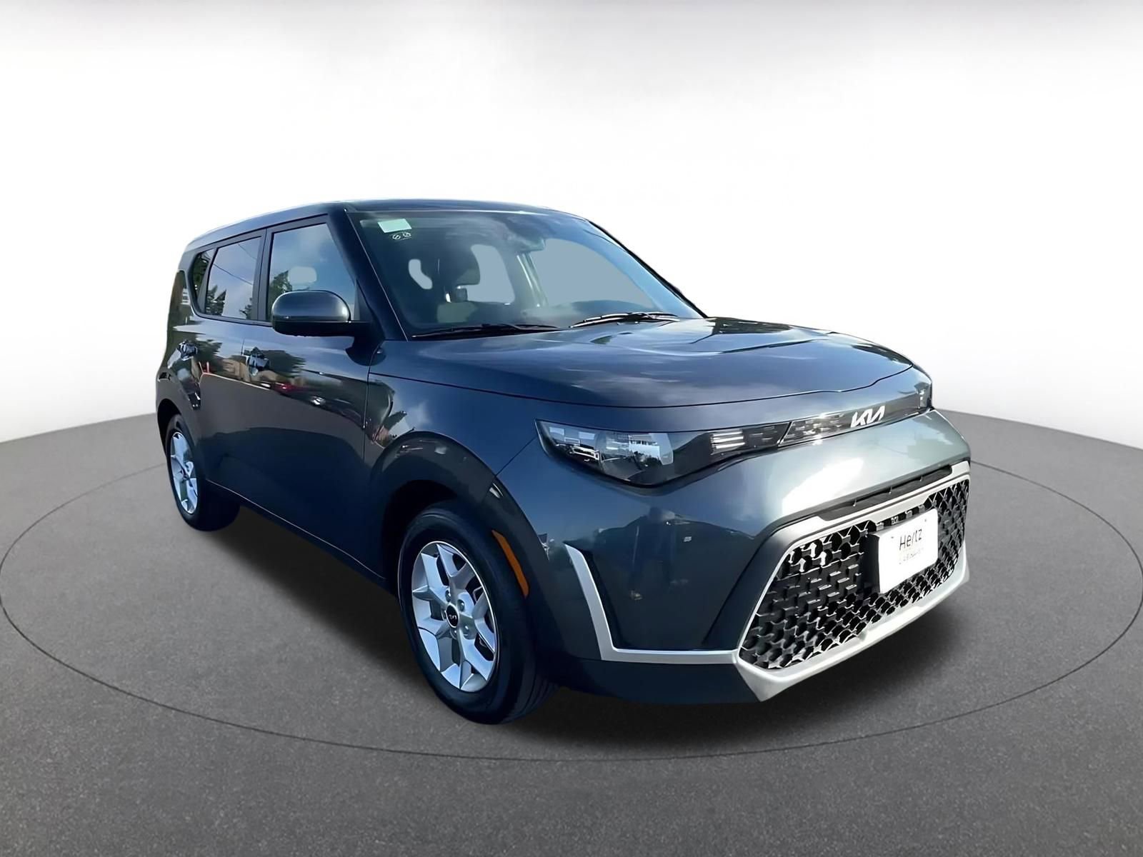 Used 2025 Kia Soul LX w/ LX Technology Package image 3