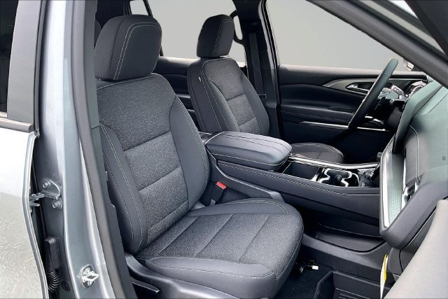 New 2027 Chevrolet Traverse LT w/ LPO, Floor Liner Package FWD image 10
