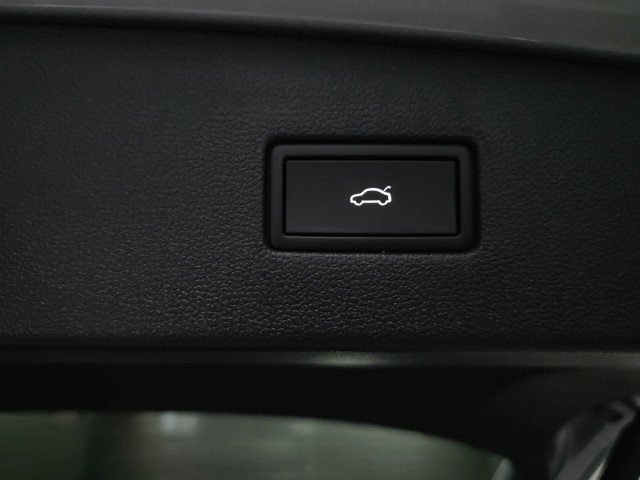 Used 2022 Volkswagen Tiguan SE FWD image 38