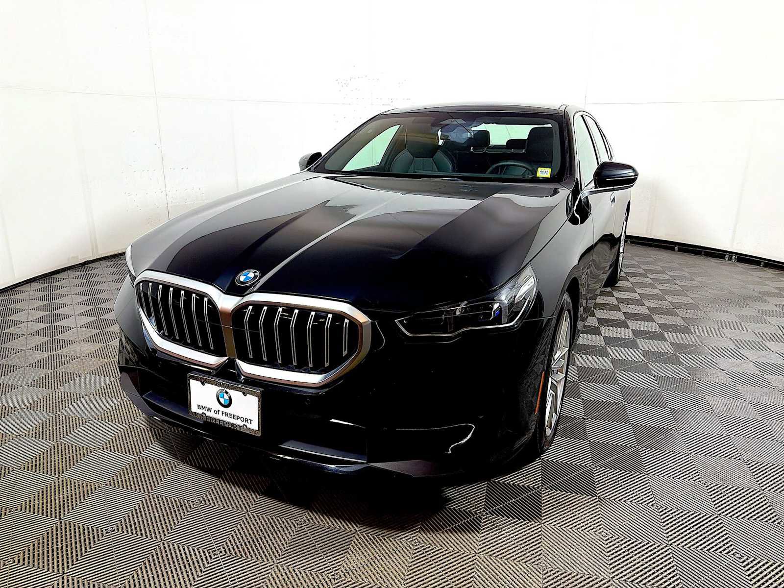 Used 2024 BMW 540i xDrive w/ Convenience Package AWD/4WD image 3