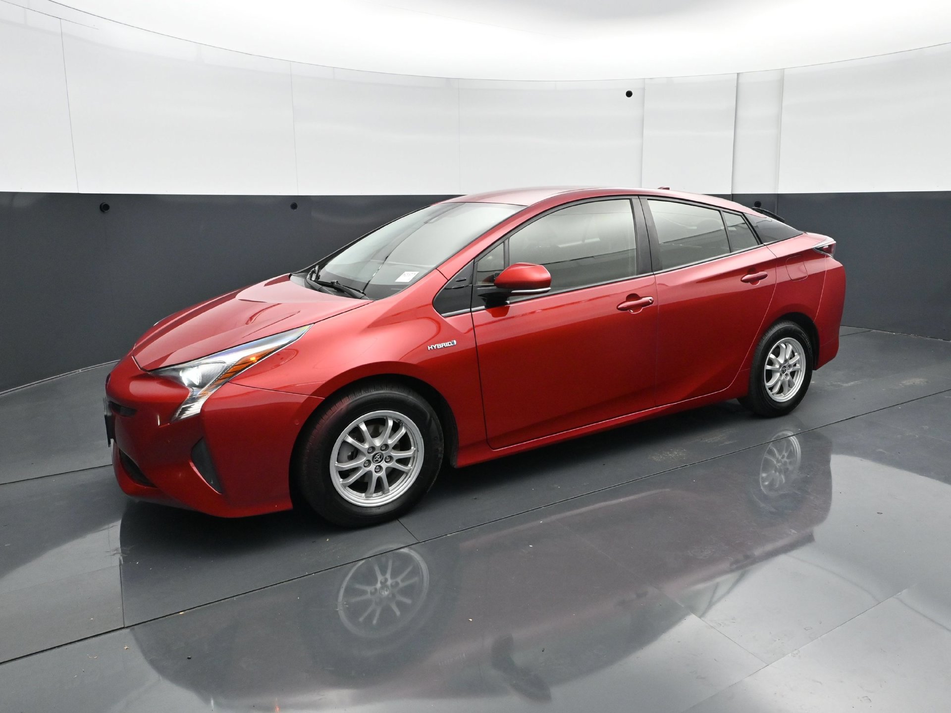 Used 2018 Toyota Prius Two w/ Prius Two Safety Plus Package FWD image 2
