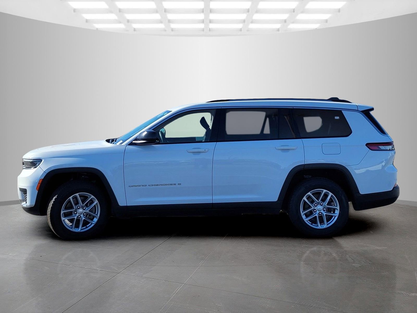 Used 2023 Jeep Grand Cherokee L Laredo image 7