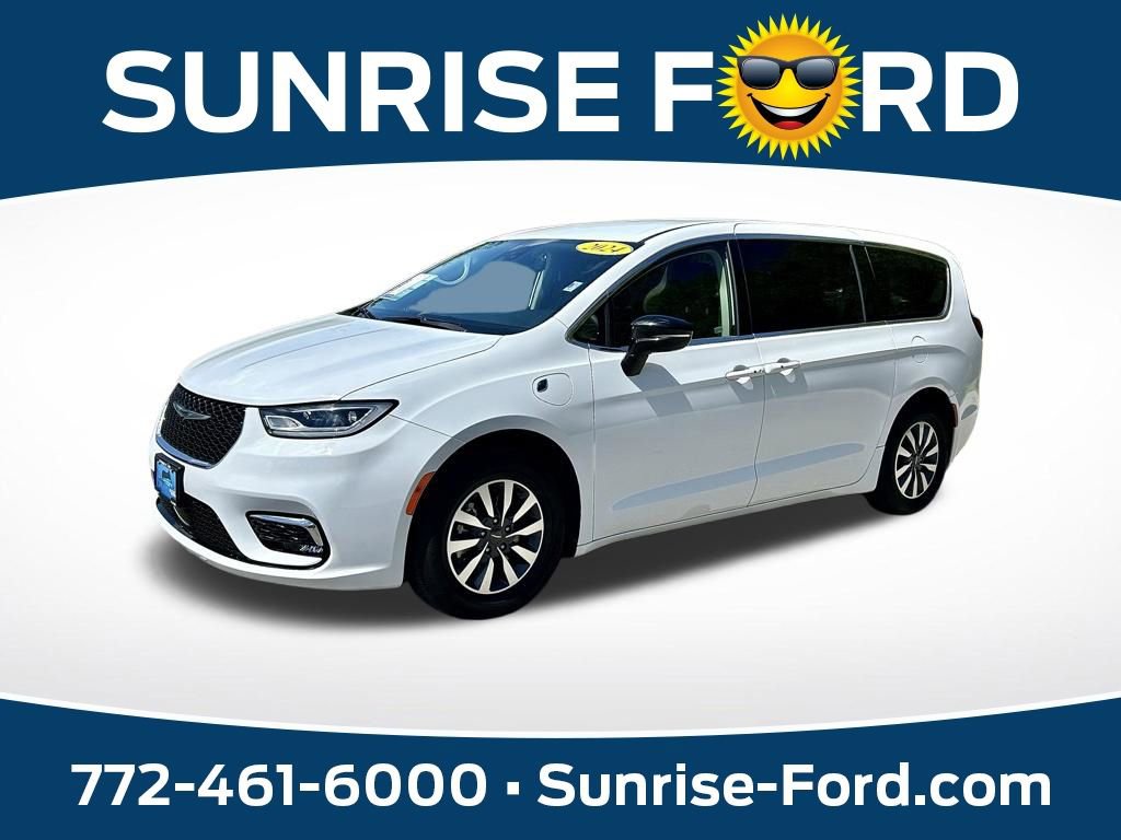 Used 2024 Chrysler Pacifica Limited