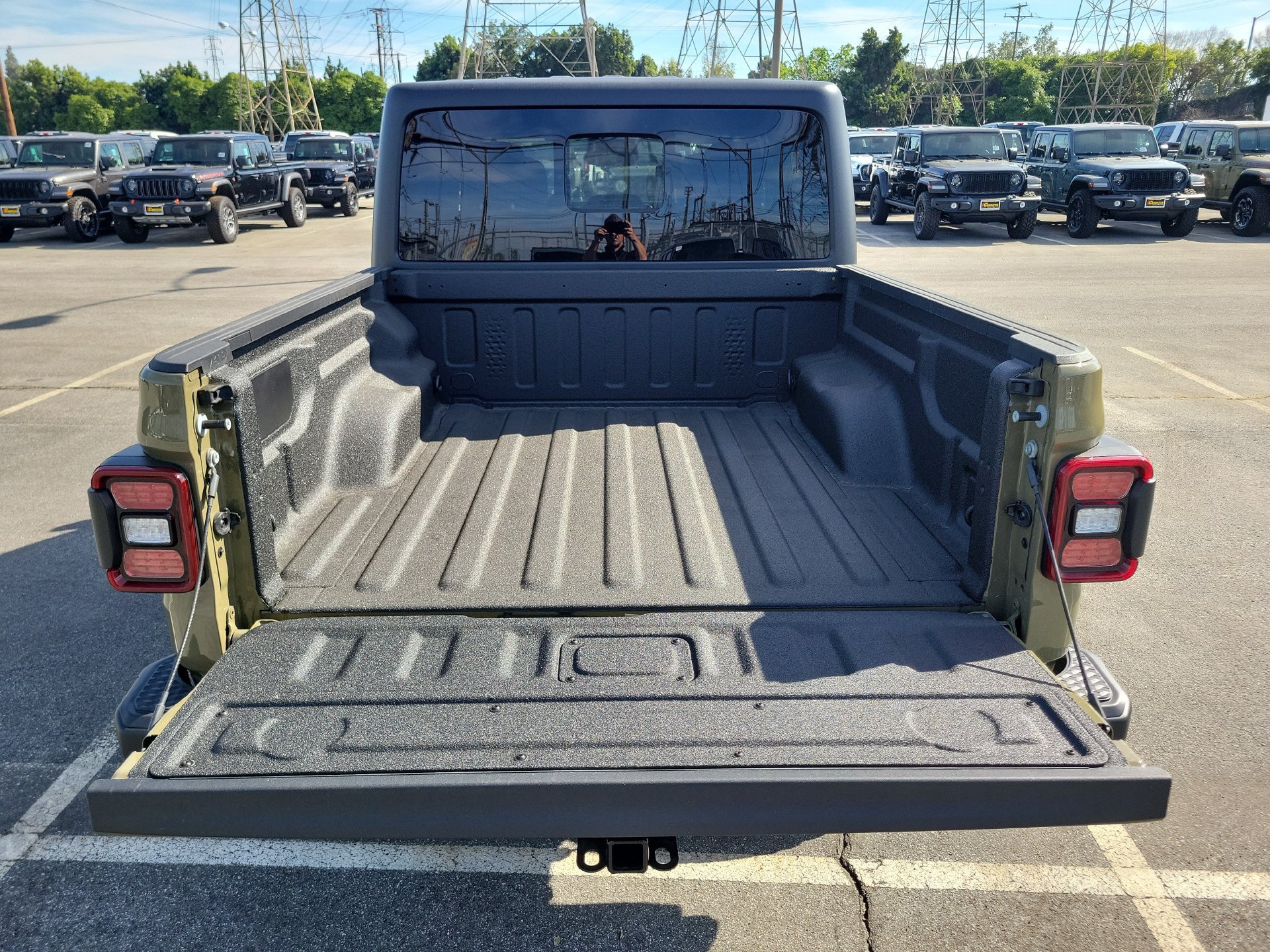 New 2026 Jeep Gladiator Sport AWD/4WD image 17