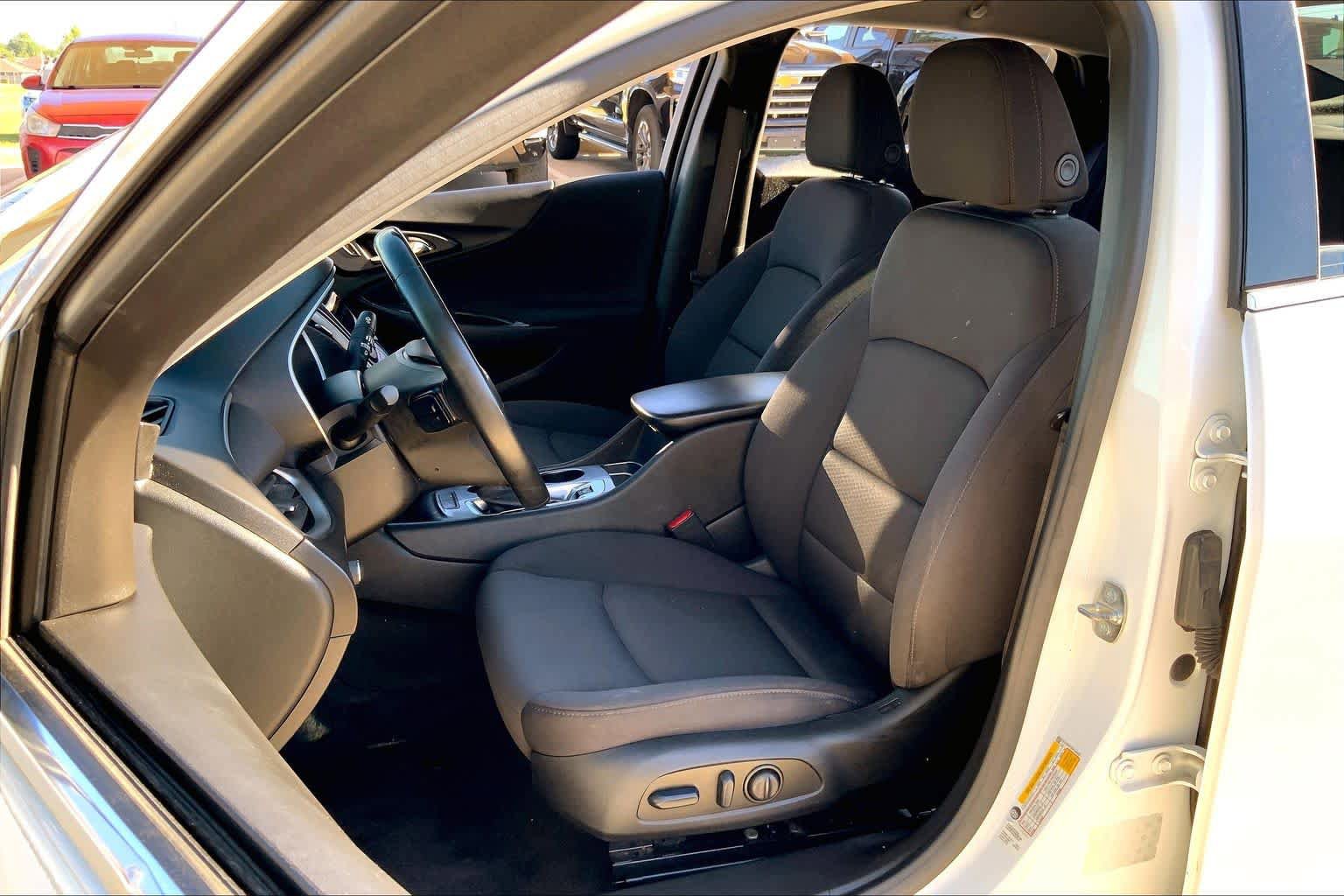 Used 2024 Chevrolet Malibu RS FWD image 8