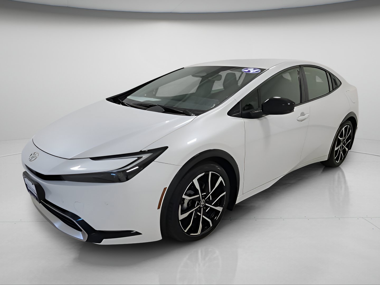 Used 2024 Toyota Prius Prime FWD image 3