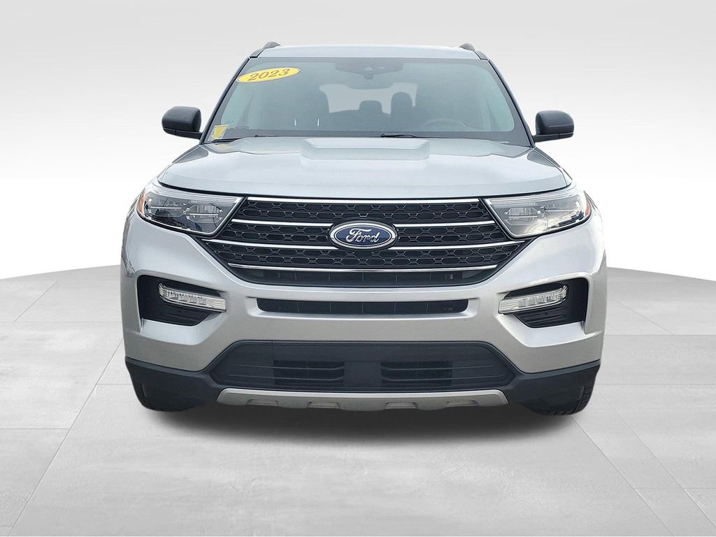 Used 2023 Ford Explorer XLT w/ Equipment Group 202A image 2