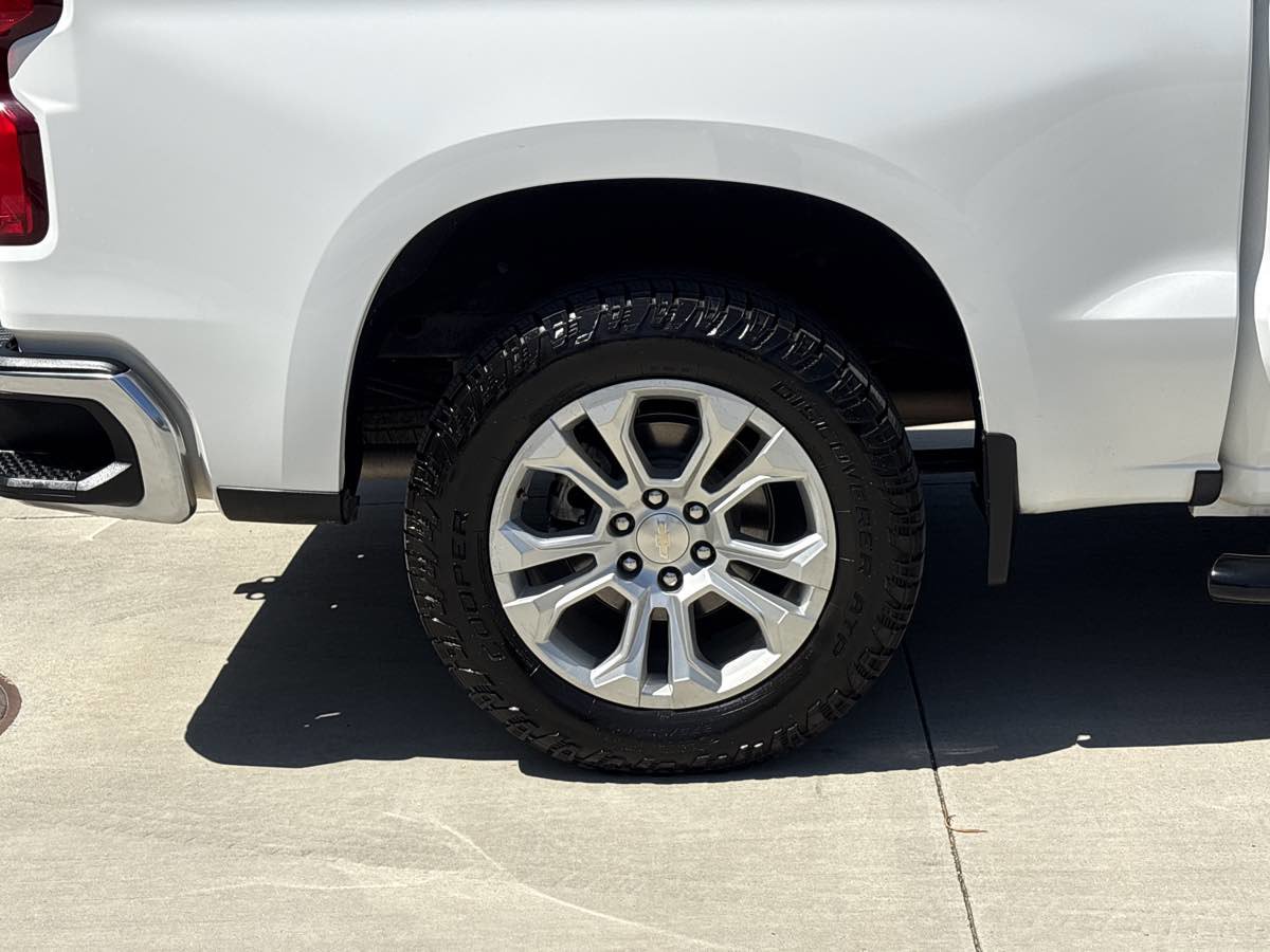 Used 2023 Chevrolet Silverado 1500 LTZ w/ LTZ Convenience Package II AWD/4WD image 9