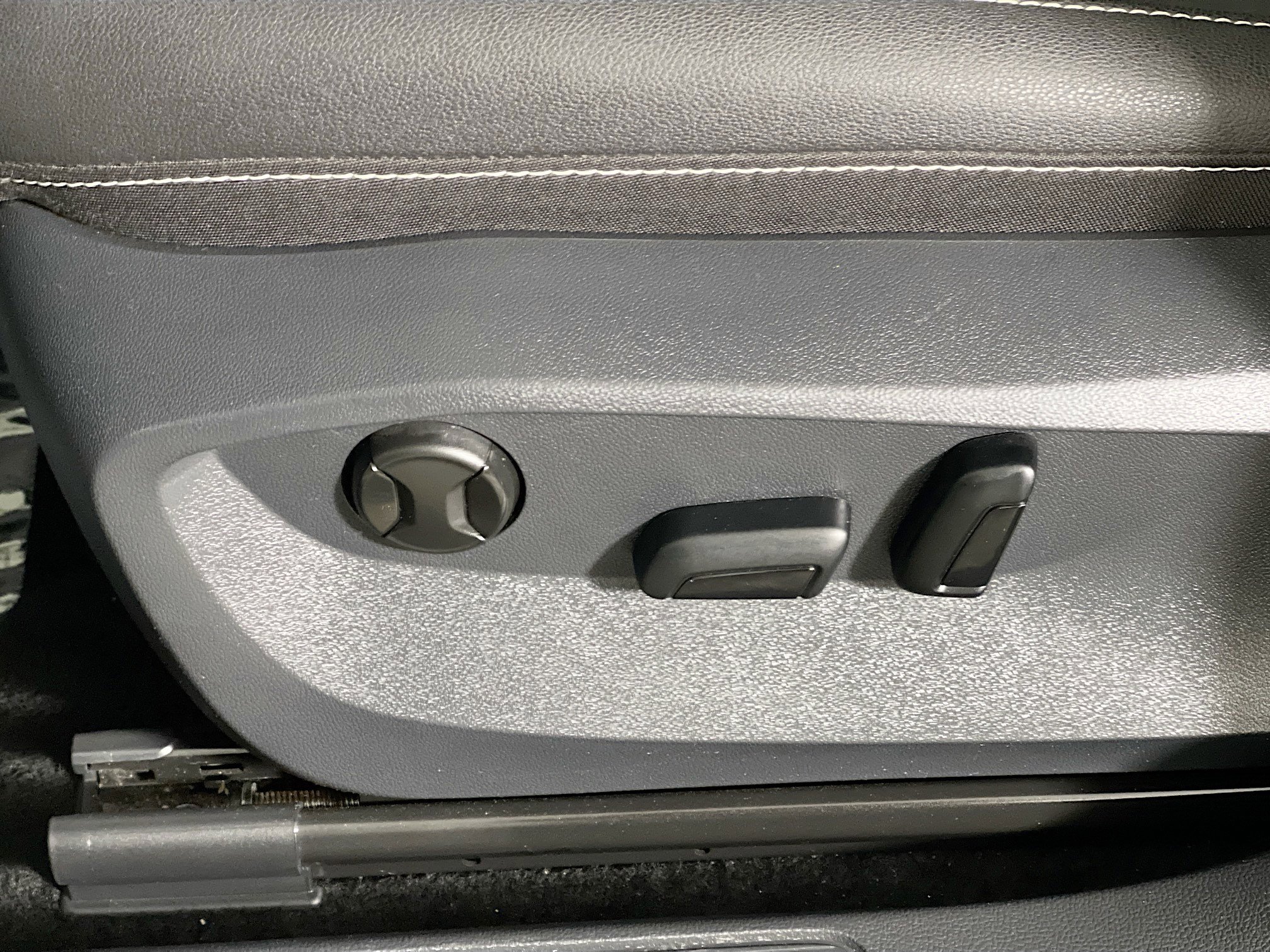 Used 2024 Volkswagen Taos SE image 16