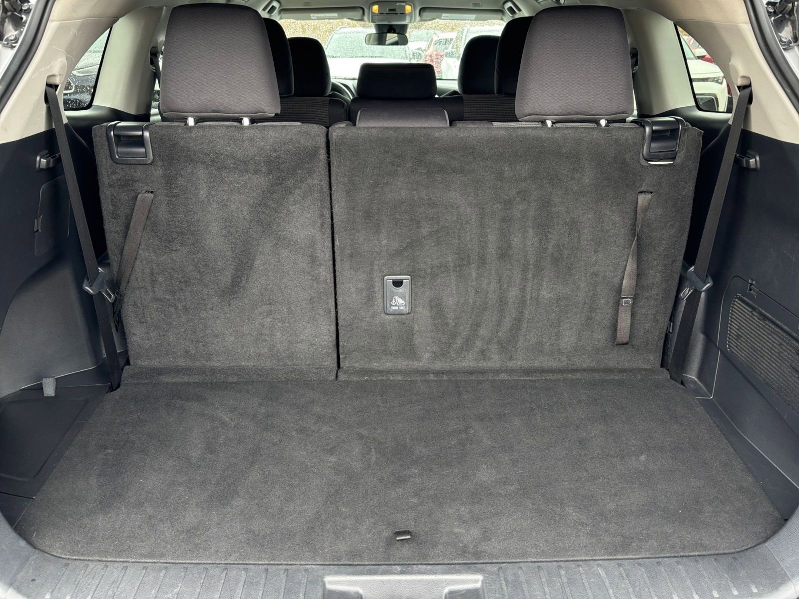 Used 2025 Toyota Highlander LE FWD image 34