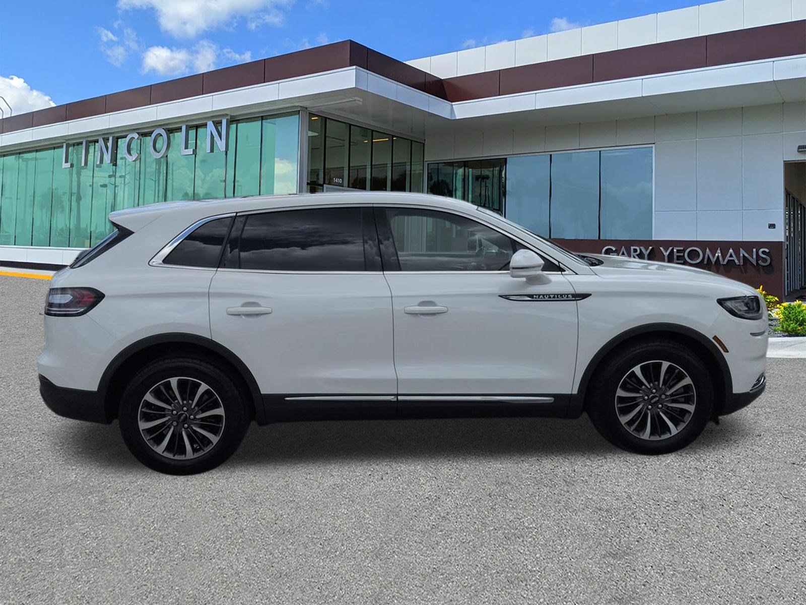 Certified 2023 Lincoln Nautilus Reserve AWD/4WD image 3