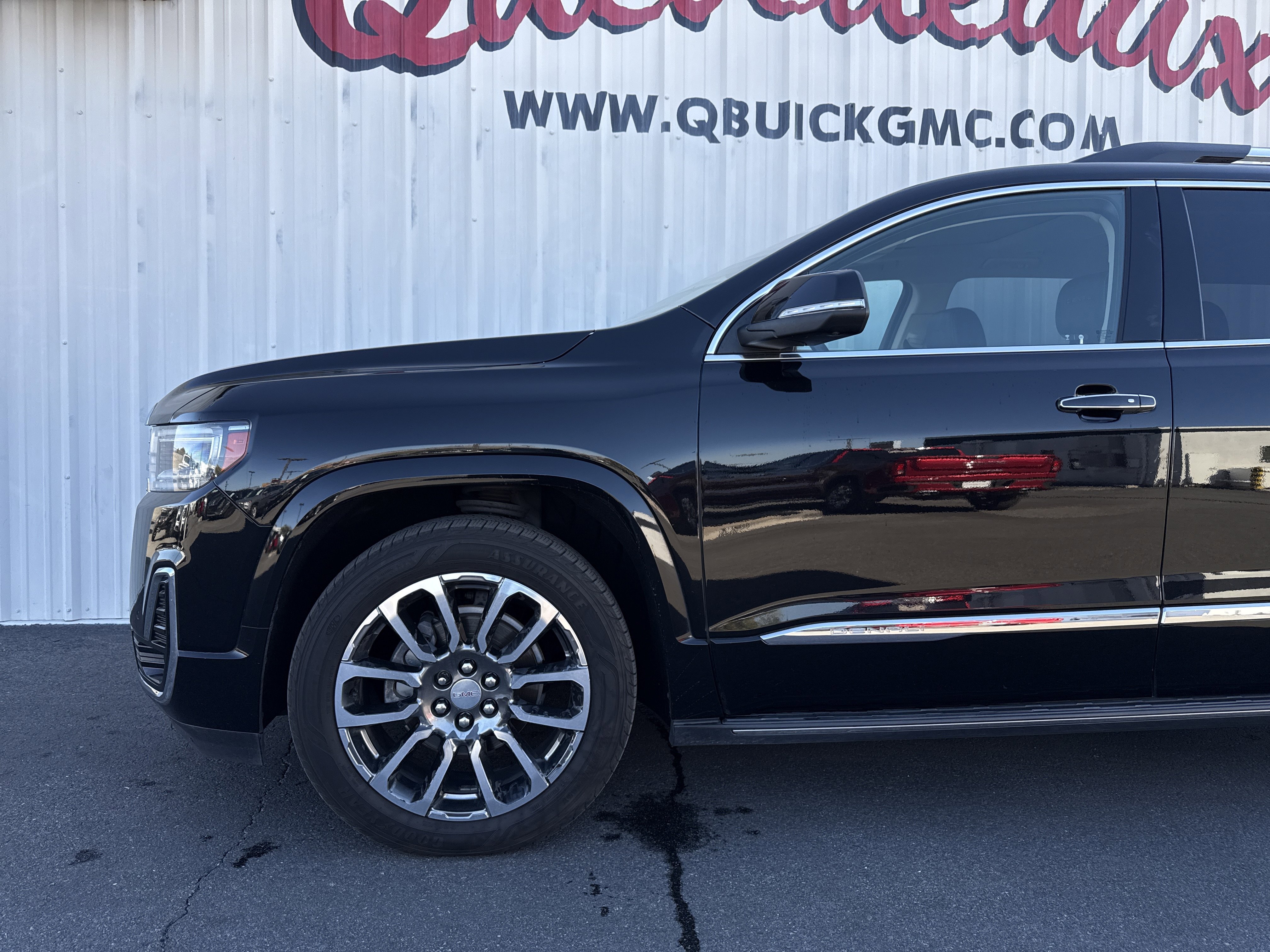 Used 2020 GMC Acadia Denali w/ LPO, 'HIT The Road' Package image 4