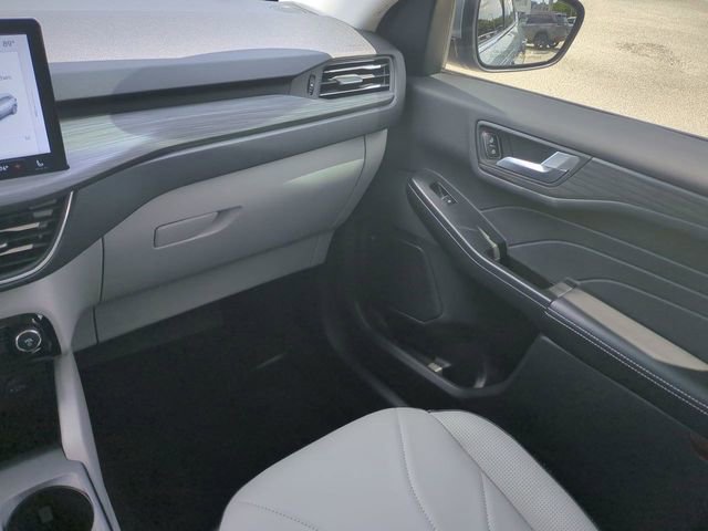 Certified 2025 Ford Escape Platinum w/ Premium Technology Package FWD image 17