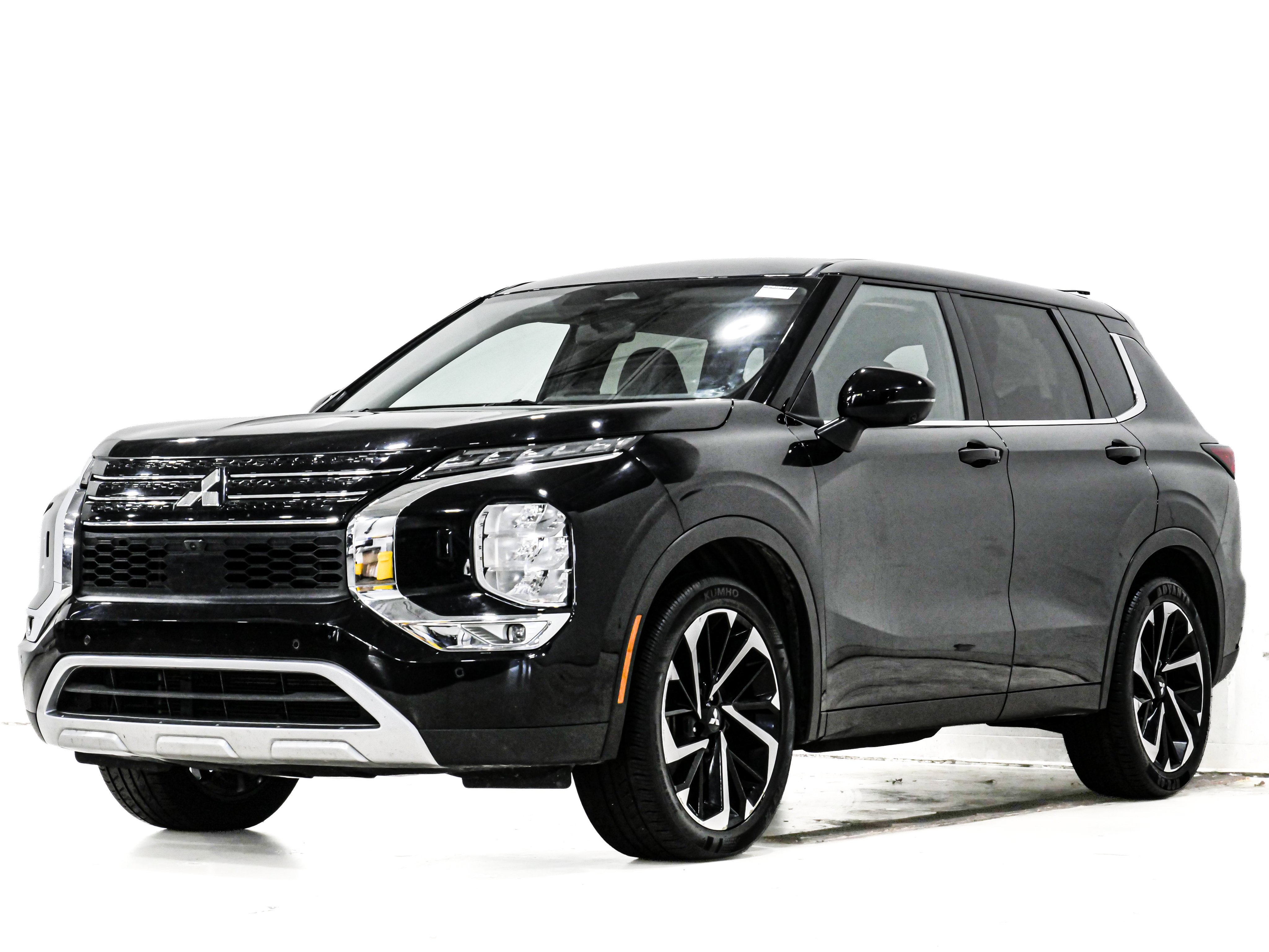 Used 2024 Mitsubishi Outlander SE AWD/4WD image 3