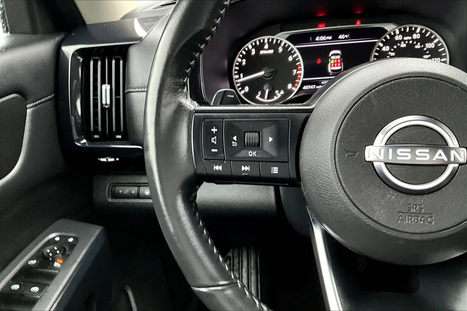 Used 2024 Nissan Pathfinder SV image 10