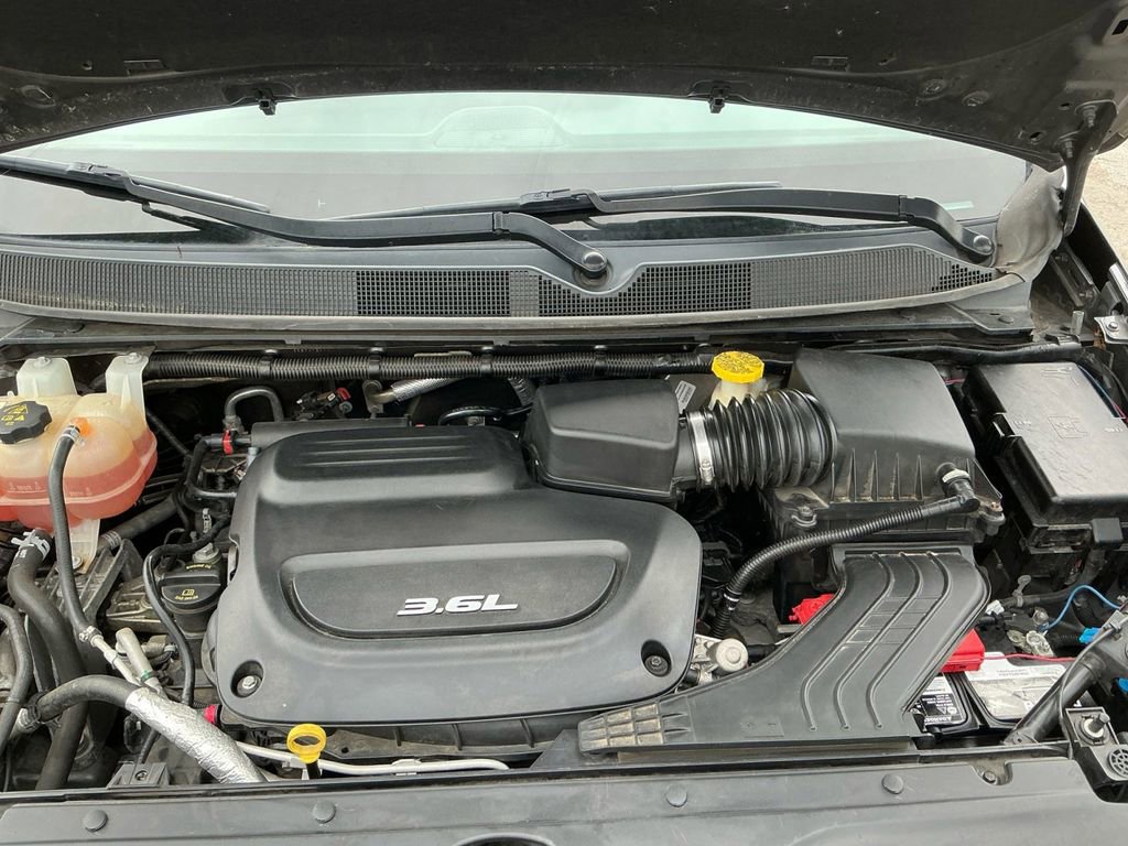 Used 2018 Chrysler Pacifica Touring-L FWD image 25