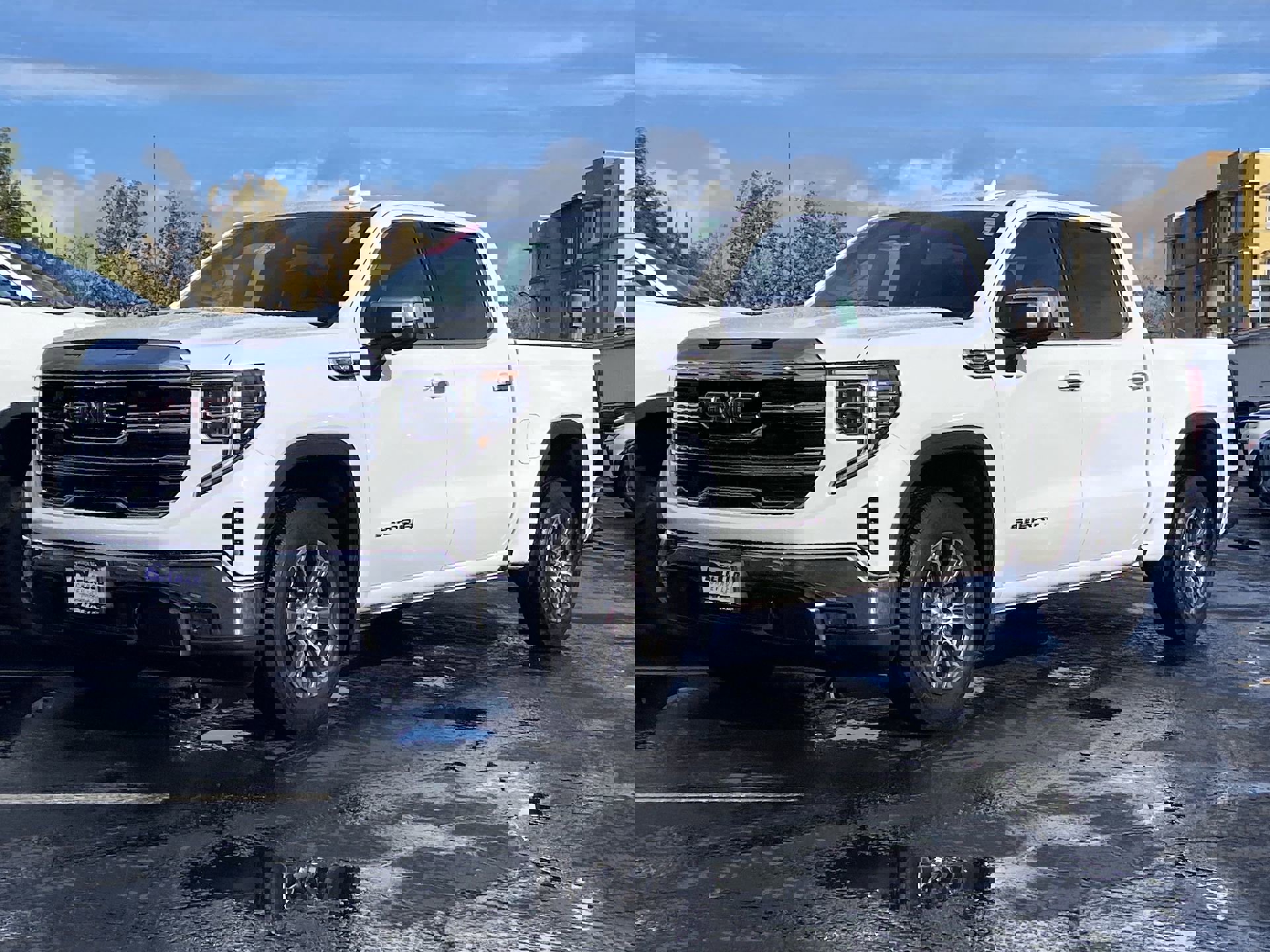 Used 2024 GMC Sierra 1500 SLT image 2