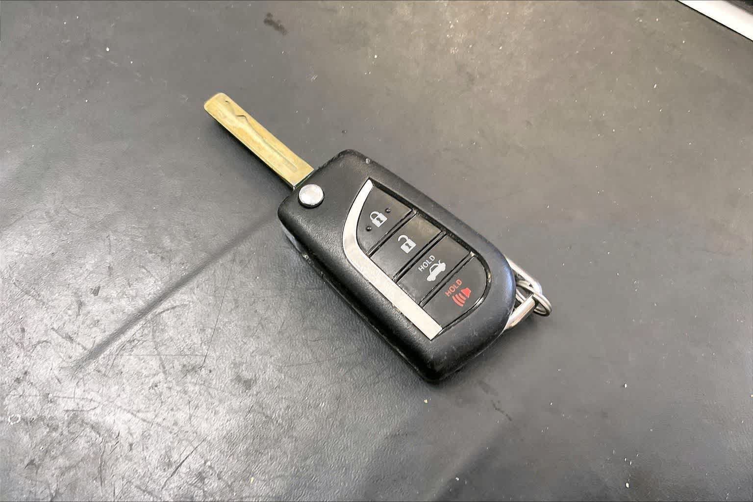 Used 2020 Toyota Camry LE FWD image 19