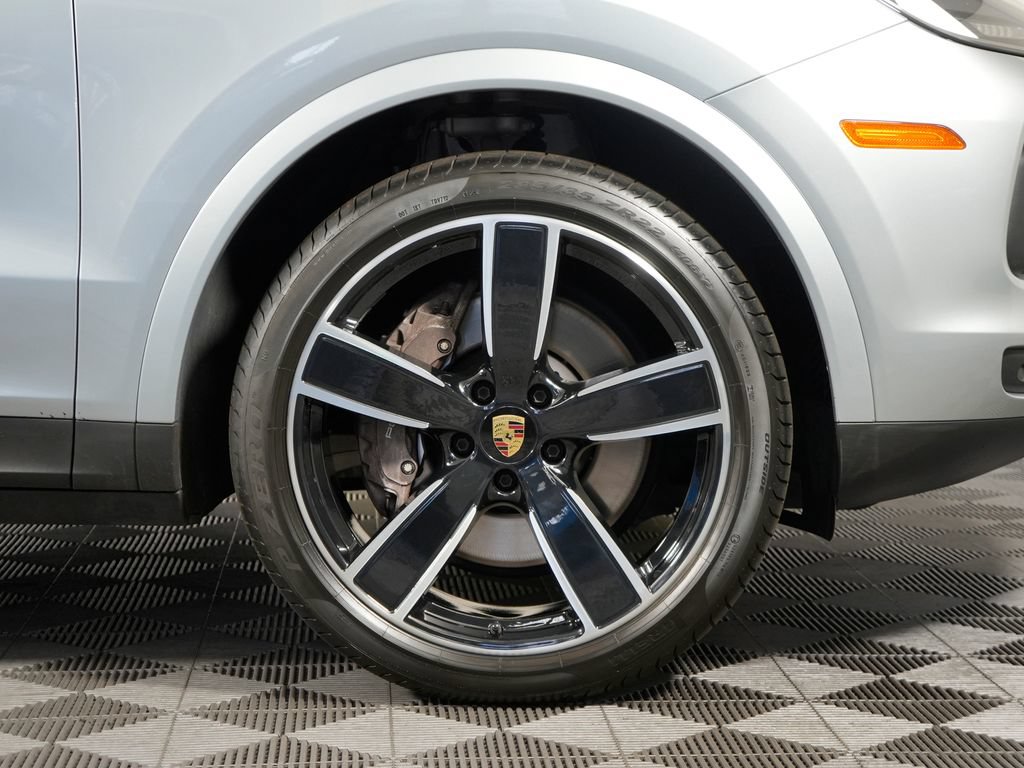 Certified 2023 Porsche Cayenne AWD/4WD image 16