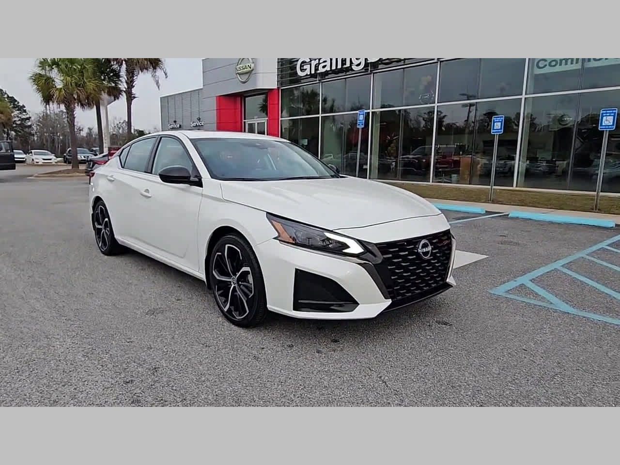 Used 2024 Nissan Altima 2.5 SR w/ SR Premium Package image 18