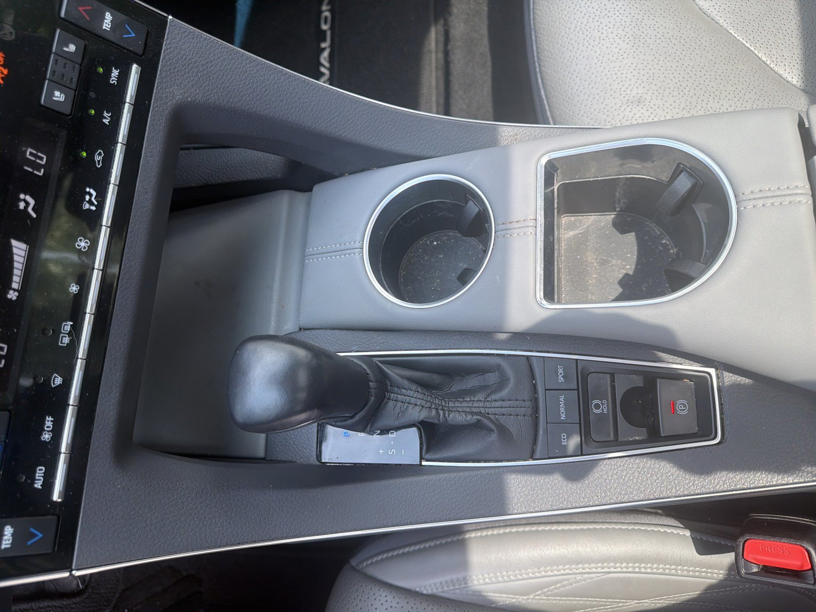 Used 2020 Toyota Avalon Limited w/ Advanced Safety Package FWD image 26