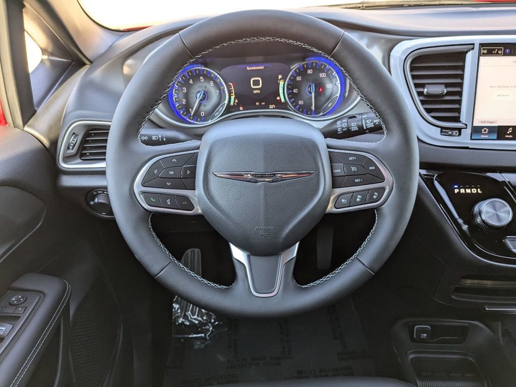 New 2025 Chrysler Voyager LX image 6