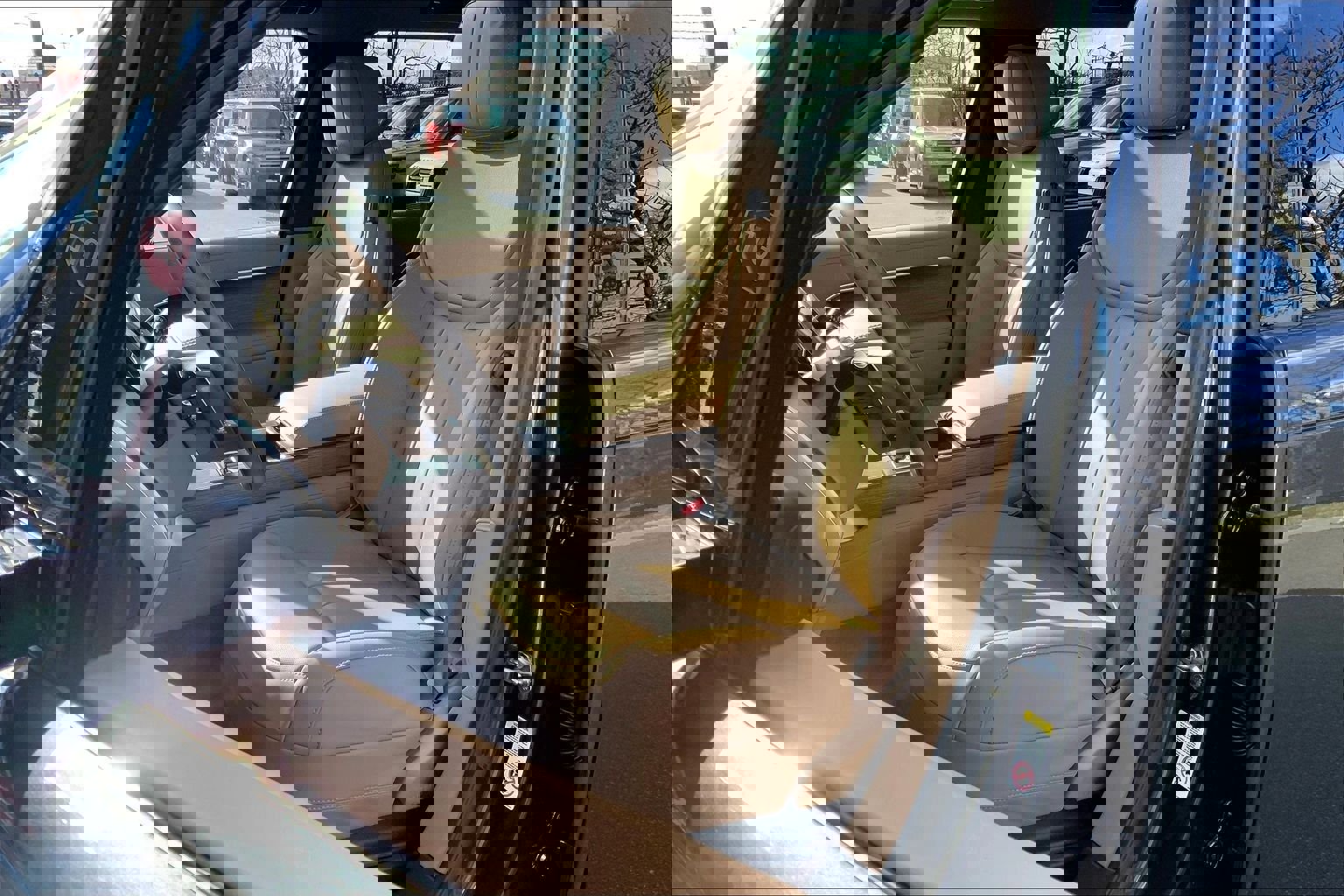 New 2026 Land Rover Range Rover Long Wheelbase SE image 9