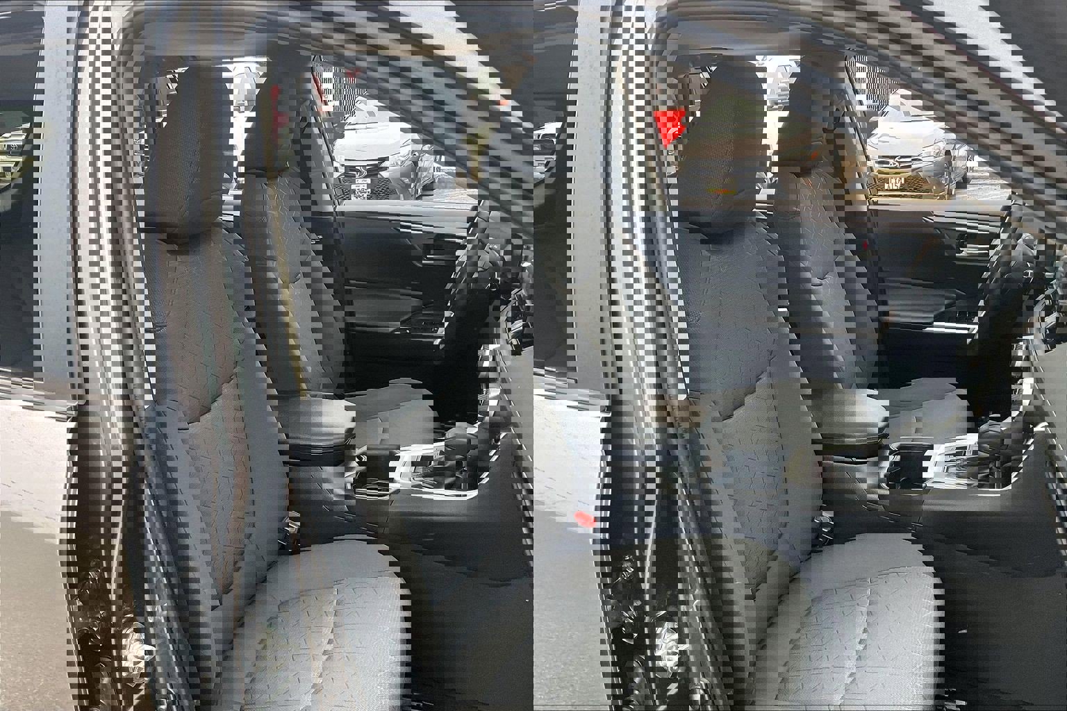 Used 2022 Toyota RAV4 XLE w/ Convenience Package image 9