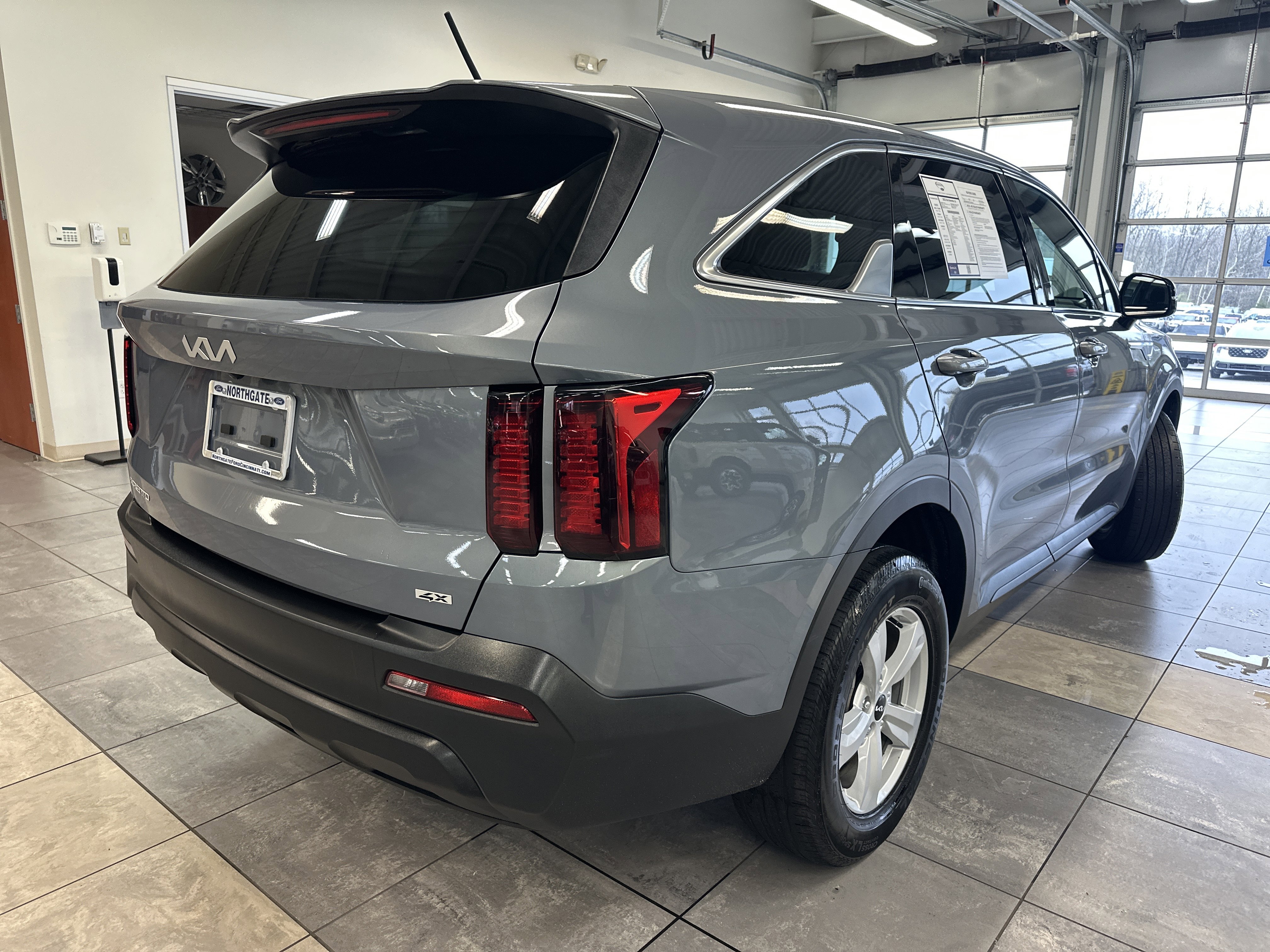 Used 2023 Kia Sorento LX image 13