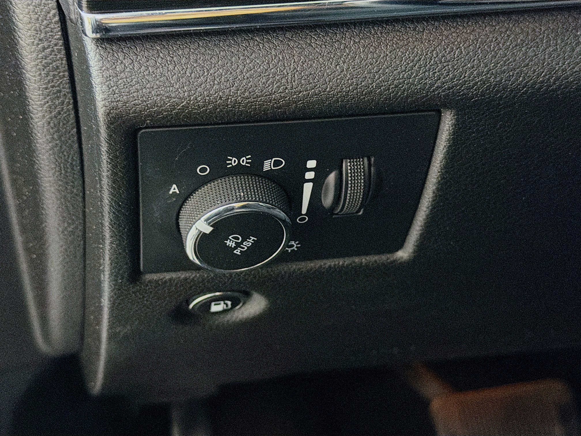 Used 2018 Jeep Grand Cherokee Trailhawk AWD/4WD image 16