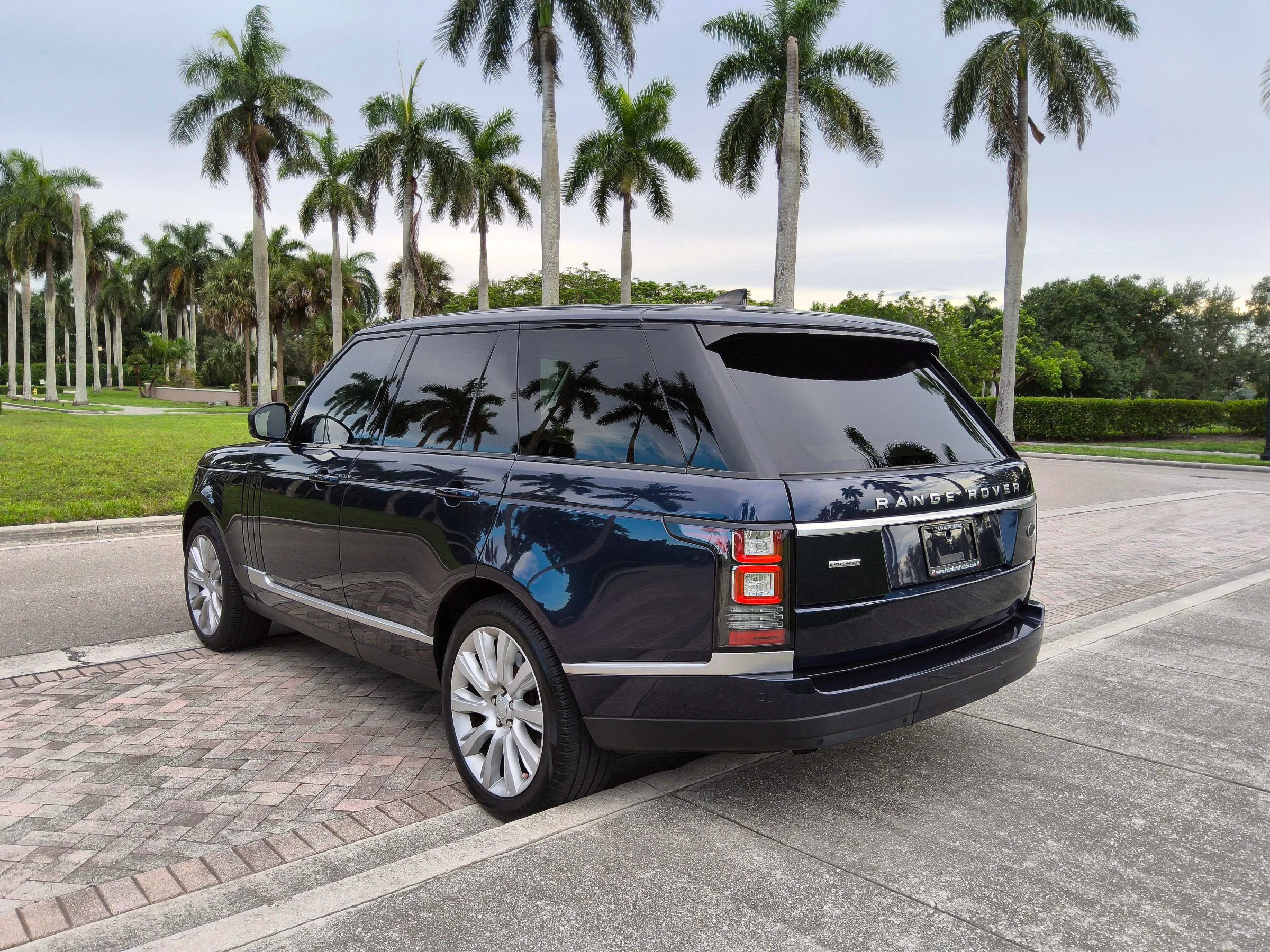 Used 2017 Land Rover Range Rover Supercharged AWD/4WD image 22