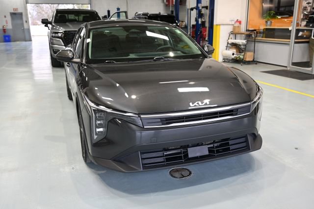 Used 2025 Kia K4 LXS image 3