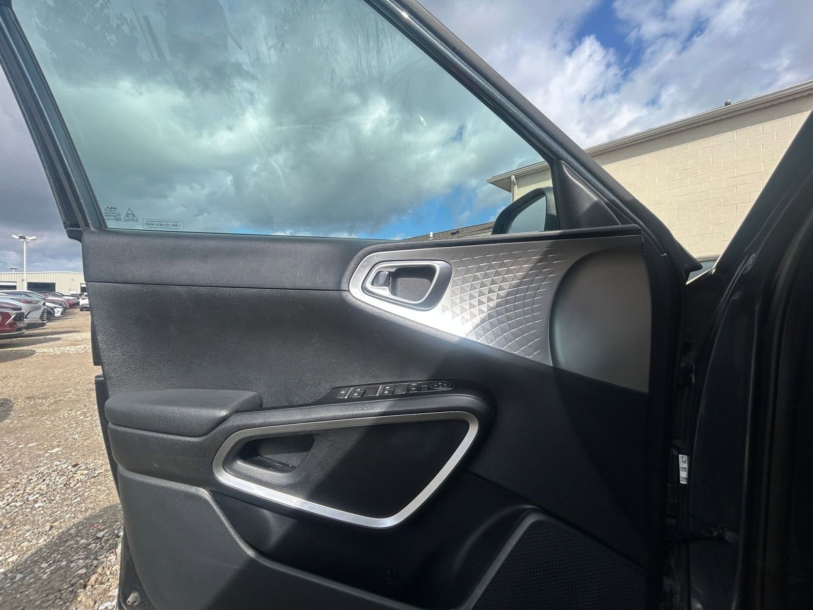 Used 2025 Kia Soul LX w/ LX Technology Package image 18