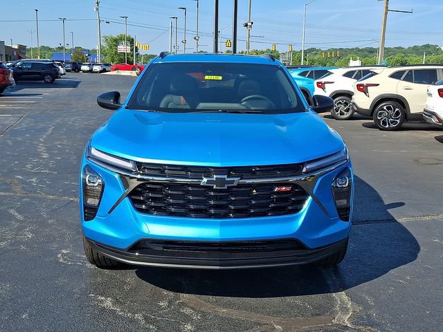 New 2026 Chevrolet Trax RS w/ Sunroof Package FWD image 2