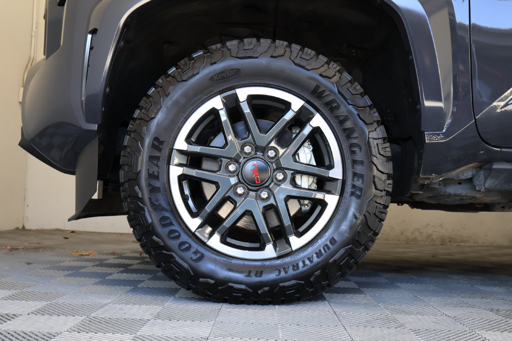 Used 2025 Toyota Tacoma TRD Sport AWD/4WD image 9